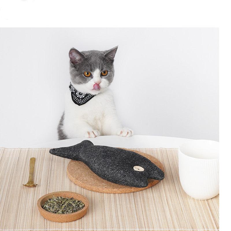 Jouet pour chat en forme de poisson noir avec de l'herbe à chat