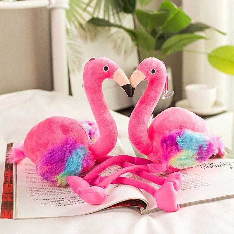 Jouets en peluche colorés en forme de flamant rose