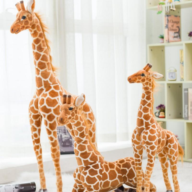 Girafe en peluche pour la chambre d'enfant