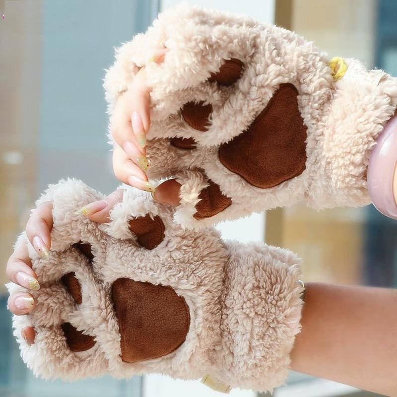 Plush mittens with cat claws