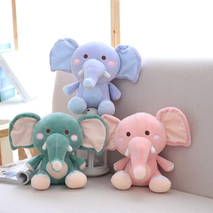 Animaux en peluche petit éléphant assis