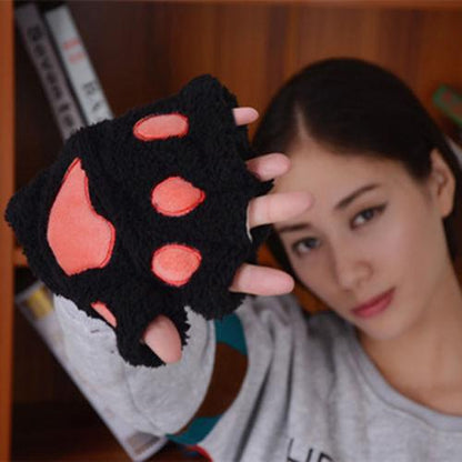 Plush mittens with cat claws