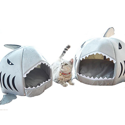 Shark-shaped bed for small dogs and cats