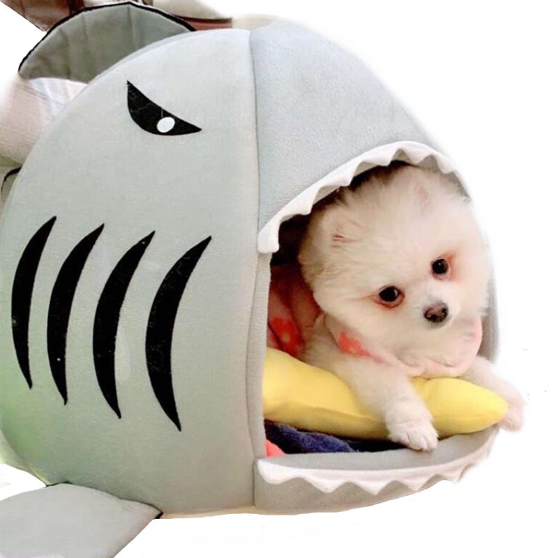 Shark-shaped bed for small dogs and cats