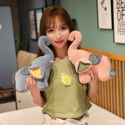 Animaux en peluche éléphant triomphant