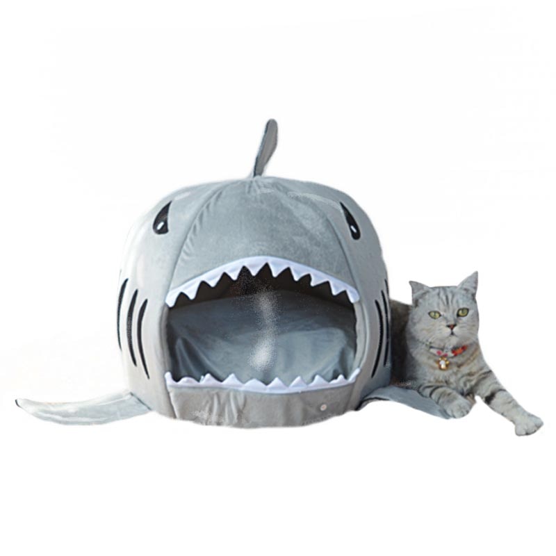 Shark-shaped bed for small dogs and cats