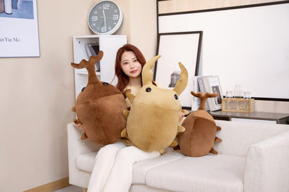 Spectacular beetle plush toy