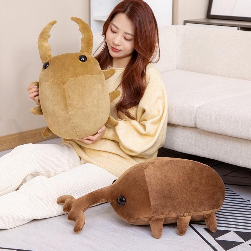 Spectacular beetle plush toy