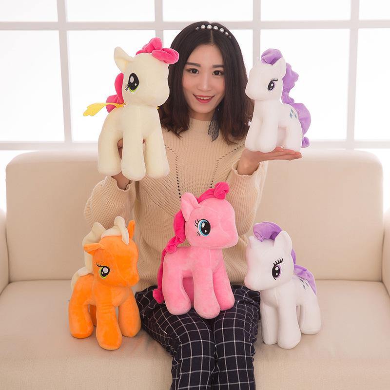 Poupée en peluche poney arc-en-ciel