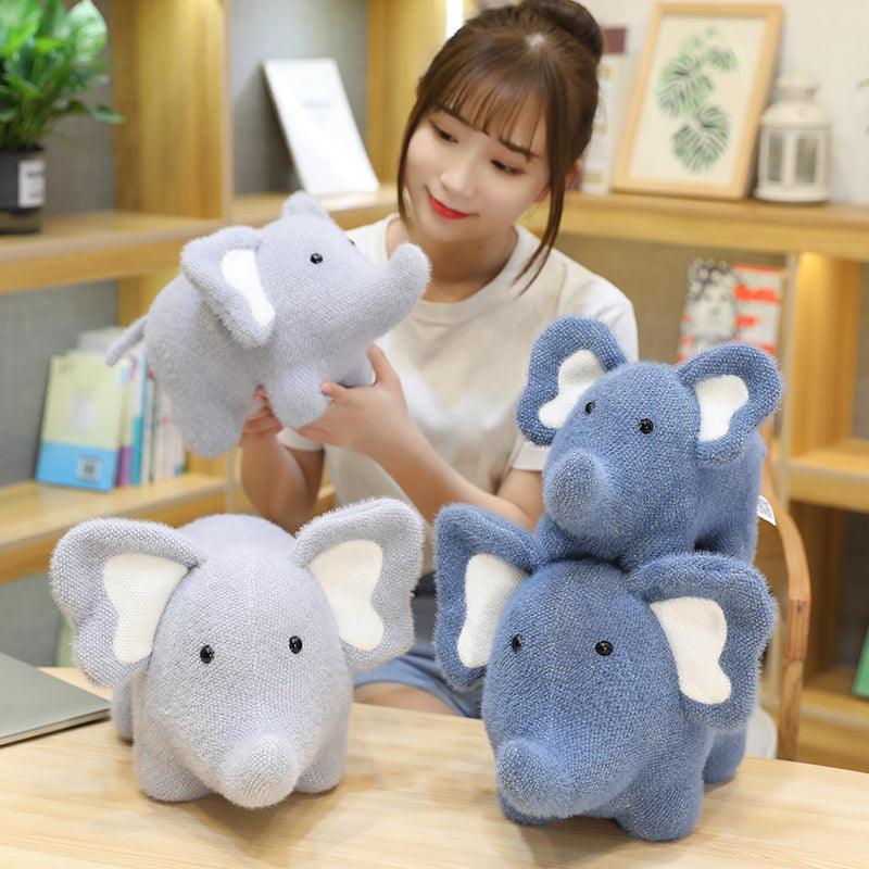 Peluche éléphant mignon à grandes oreilles