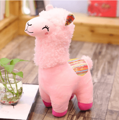 Poupée alpaga en peluche, très mignonne, qui louche et qui est heureuse