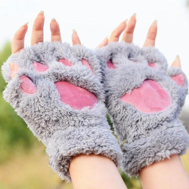 Plush mittens with cat claws