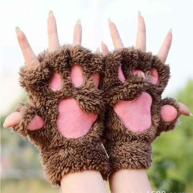 Plush mittens with cat claws