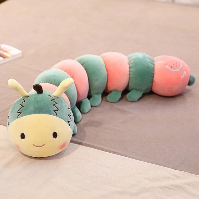 Oreiller en peluche pour enfants avec chenille en forme de fruit