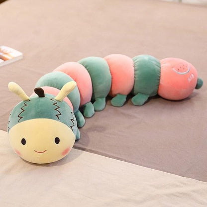 Oreiller en peluche pour enfants avec chenille en forme de fruit