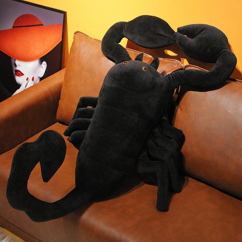 Peluche Scorpion Noir Géant Ressemblant à la réalité