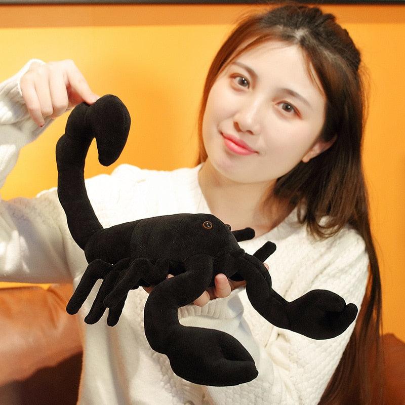 Peluche Scorpion Noir Géant Ressemblant à la réalité