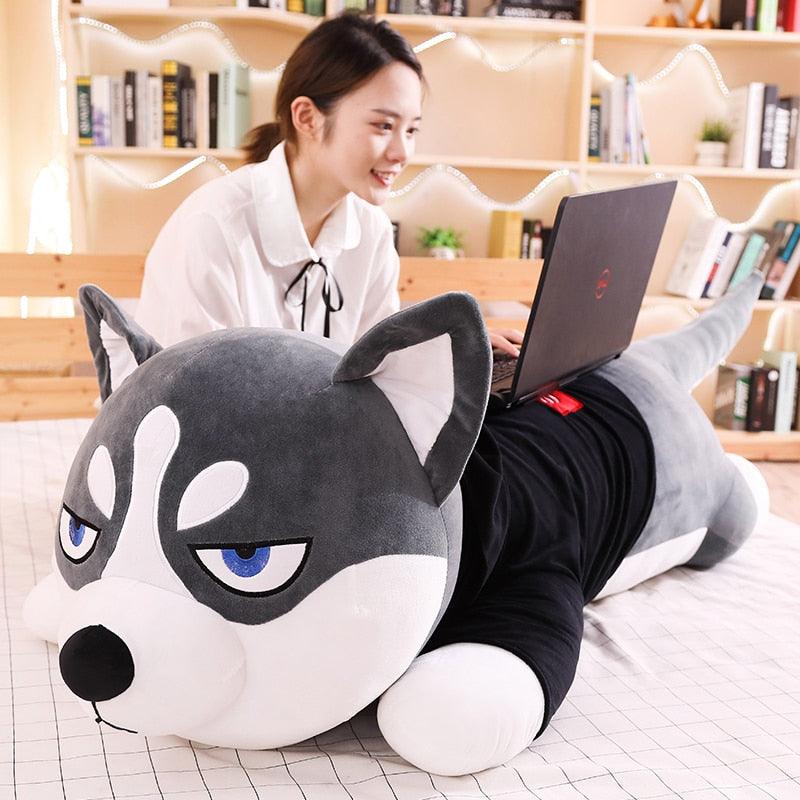 Poupée Peluche Husky de 39" en tenue de soirée