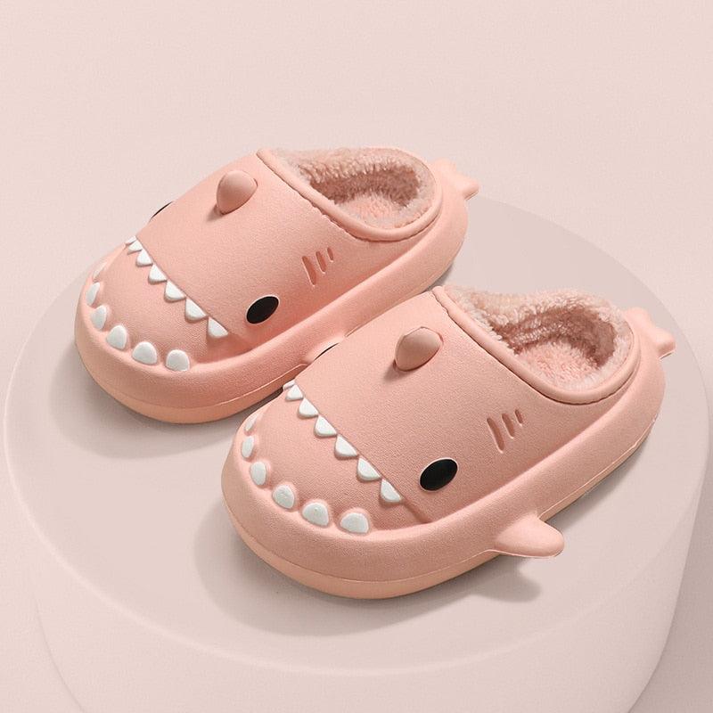 Chaussons en peluche requin incroyablement mignons