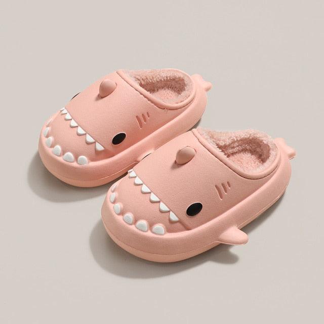 Chaussons en peluche requin incroyablement mignons