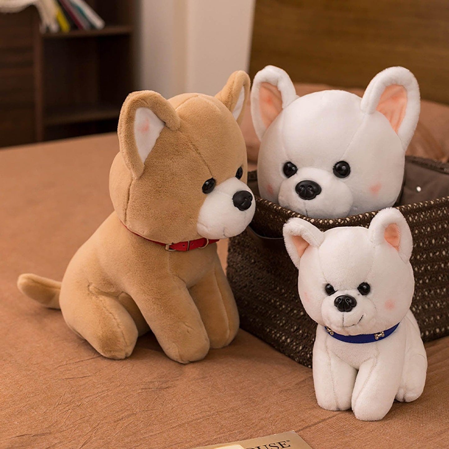 Poupée Shiba Inu assise en peluche