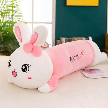 Grand lapin couché en peluche