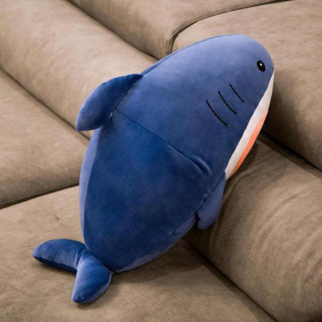 Oreillers en peluche face de chat requin